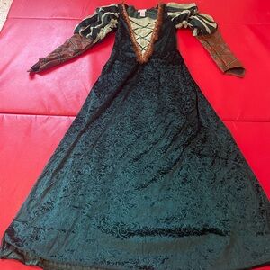 Women’s Merida costume size 4-6 in women’s.   Wig included
